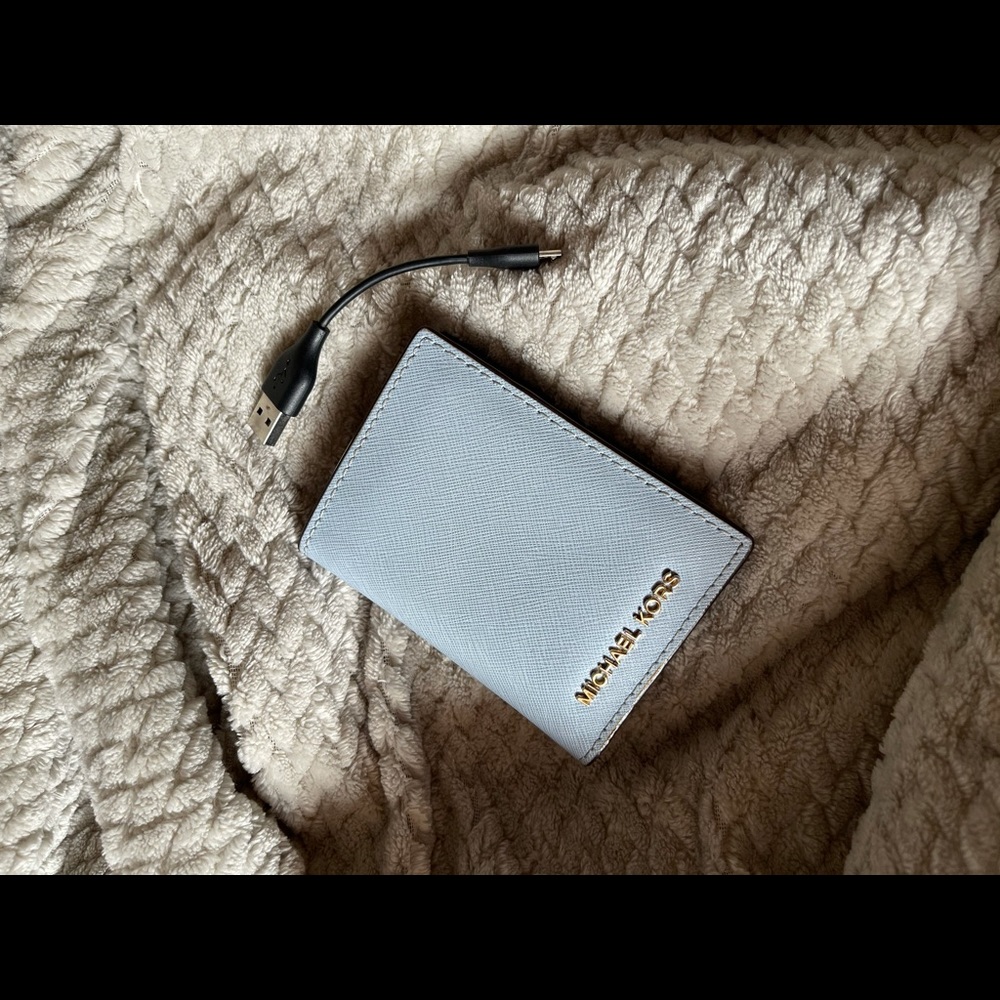 Michael kors charging wallet